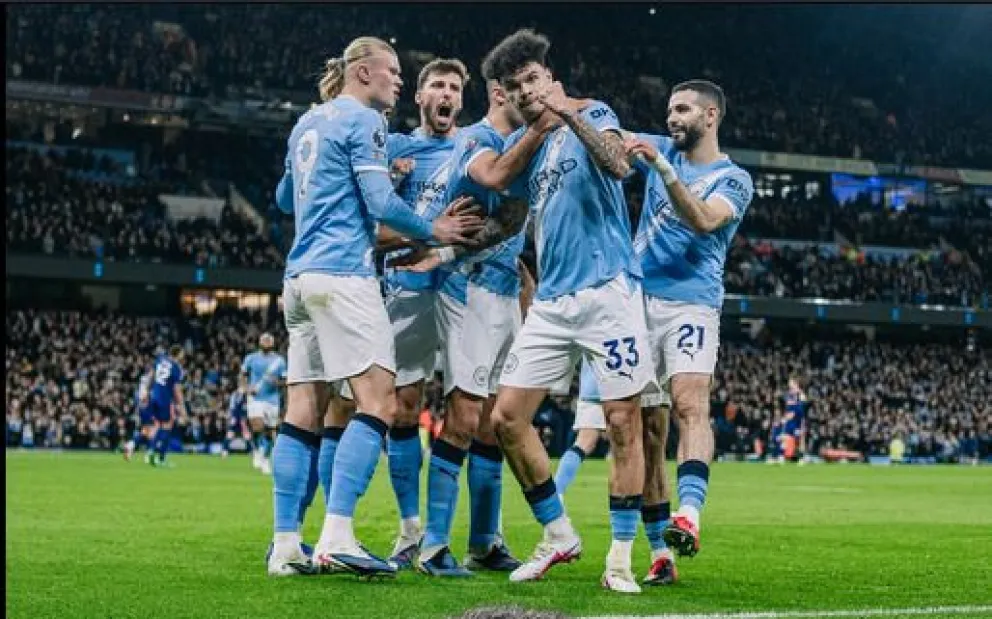 O'Reilly (centro) festeja uno de sus goles con el City. Foto: Manchester City.
