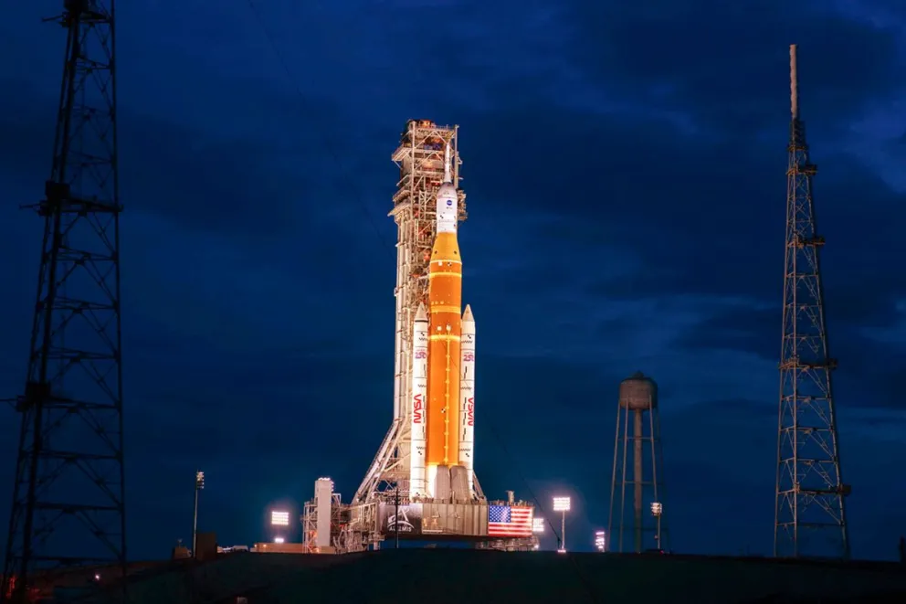 Cohete Artemis II SLS (Sistema de Lanzamiento Espacial), en el Complejo de Lanzamiento 39B del Centro Espacial Kennedy de la NASA en Florida (EE.UU.). Foto EFE