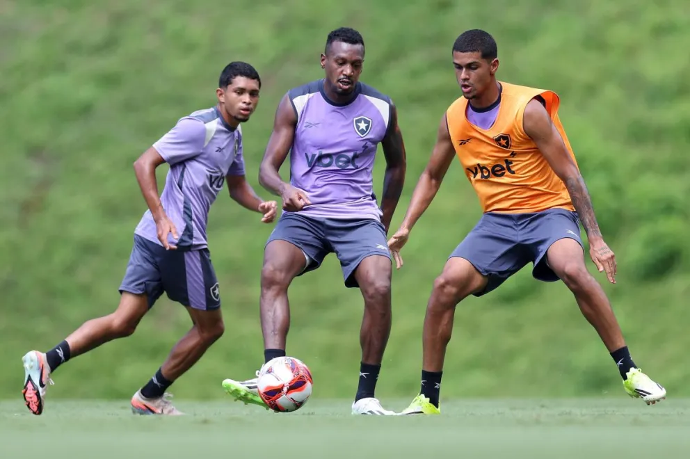 Una práctica del equipo brasileño antes de recibir a los potosinos. Foto: CB