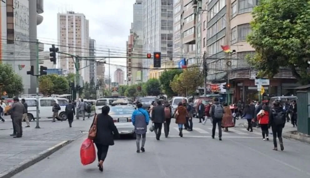 El bloqueo de los choferes en el centro de la ciudad de La Paz. Foto: Visión 360