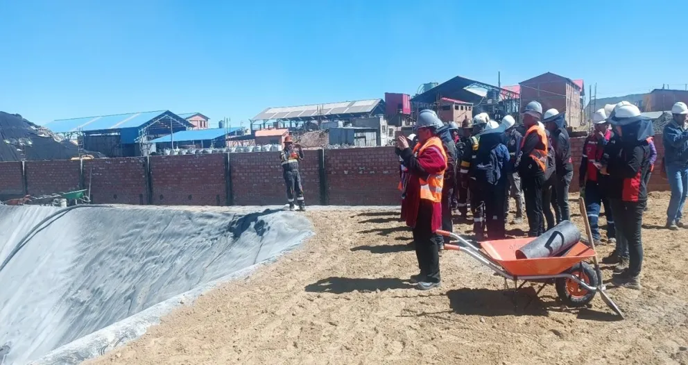 En coordinación con el Comité Interinstitucional para la Protección de los Recursos Hídricos de Viacha, la Defensoría del Pueblo acompañó una inspección a las empresas mineras que operan en Viacha, en mayo de 2025. Foto: Defensoría del Pueblo