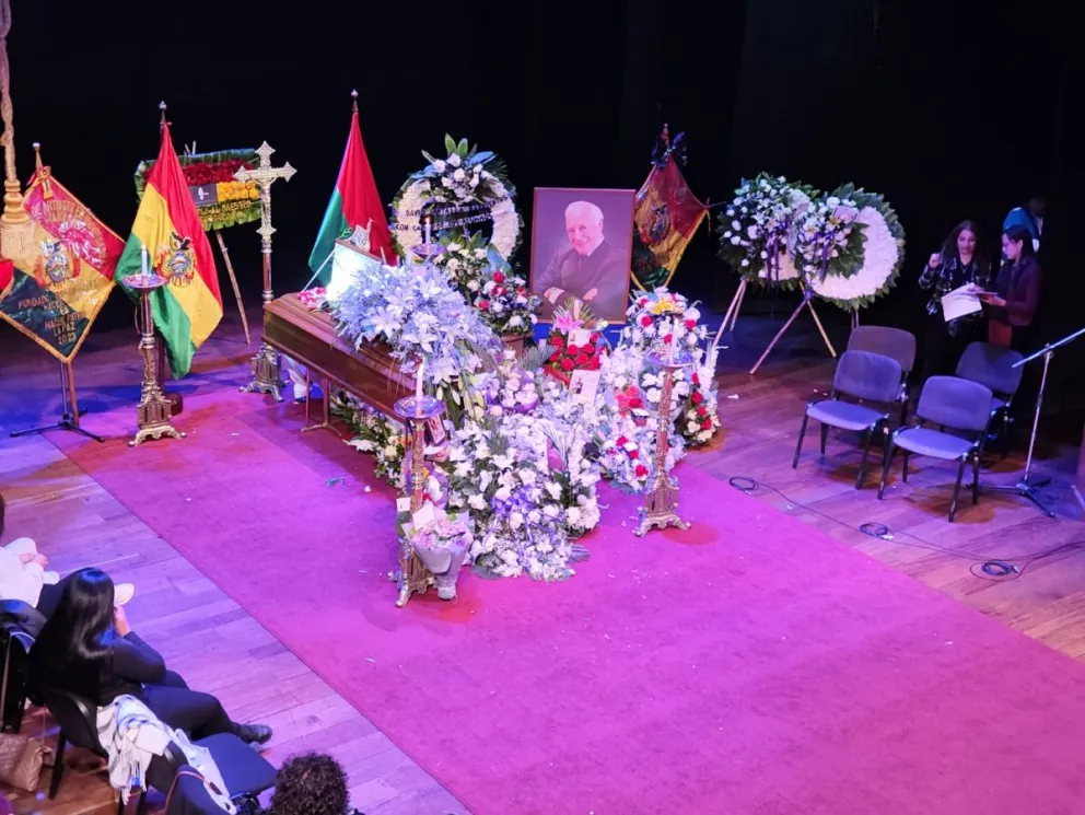 El velorio del destacado actor David Santalla. Fotos: Paulo Lizárraga y Edmundo Morales / Visión 360
