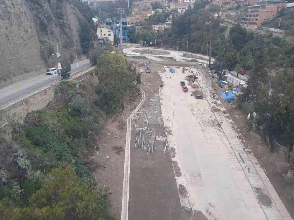 Se alista la entrega de una obra que reduce a 3 minutos la conexión vehicular entre el centro y la zona sur de La Paz. Foto:AMUN