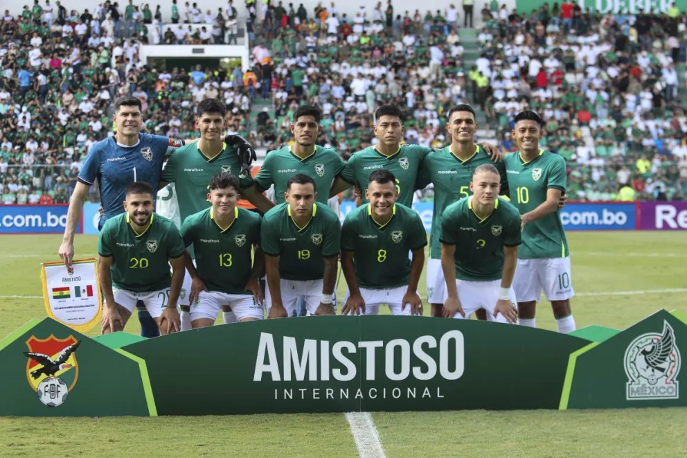 El plantel nacional previo al amistoso con México en Santa Cruz. Foto: APG.