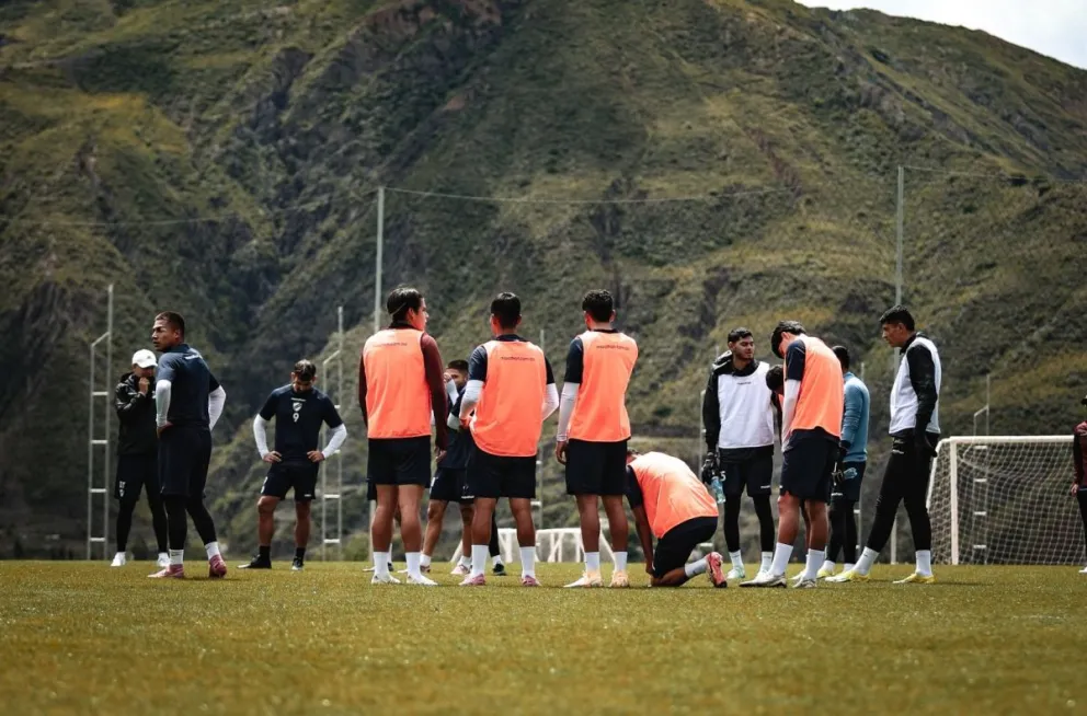 Jugadores de la Academia en plena práctica. Foto: Club Bolívar.