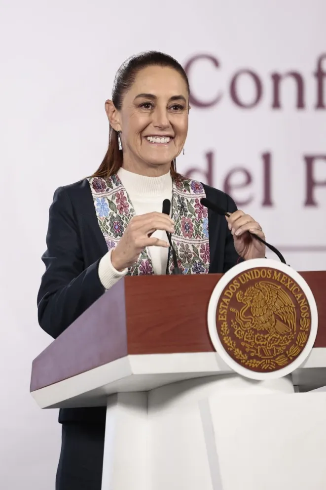 La presidenta de México, Claudia Sheinbaum, habla durante una rueda de prensa este miércoles, en Palacio Nacional de Ciudad de México (México). Foto: EFE