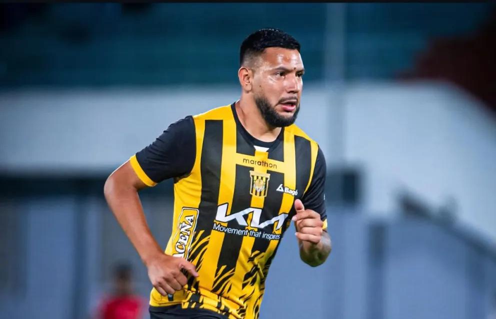 Chávez con la casaca atigrada. Foto: Club The Strongest.