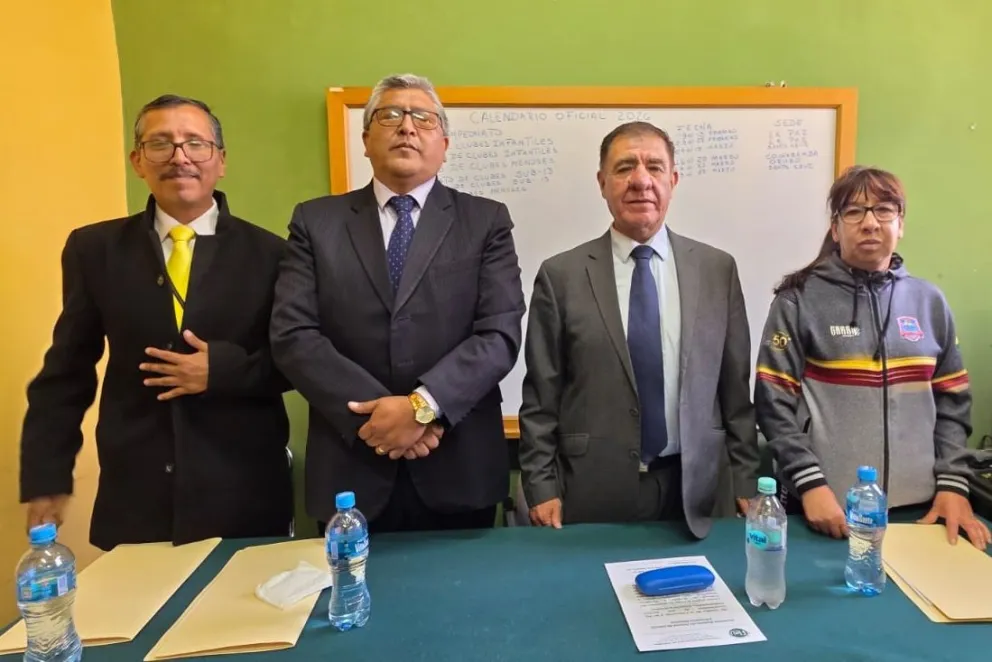 El juramento de posesión del tribunal. Foto: FBV.