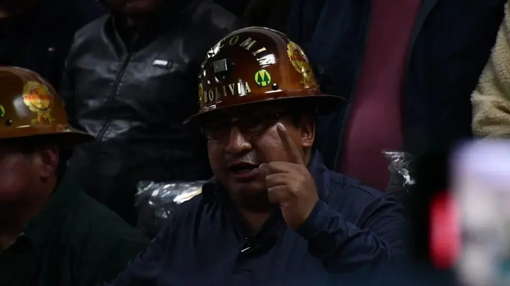 El secretario ejecutivo de la Federación Nacional de Cooperativas Mineras (Fencomin), Richard Cari Cari, informó que ese sector se declaró en estado de emergencia en contra del DS 5552 y advirtió con una “movilización mayor” contra el gobierno. Foto: APG.