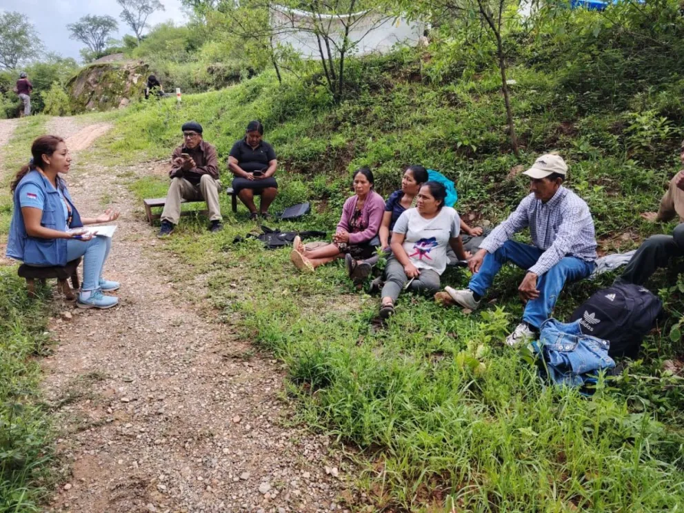 La Defensoría del Pueblo se reúne con los defensores de la reserva natural de Tariquia, quienes fueron denunciados por YPFB y Petrobras ante la justicia ordinaria. Foto: Defensoría del Pueblo