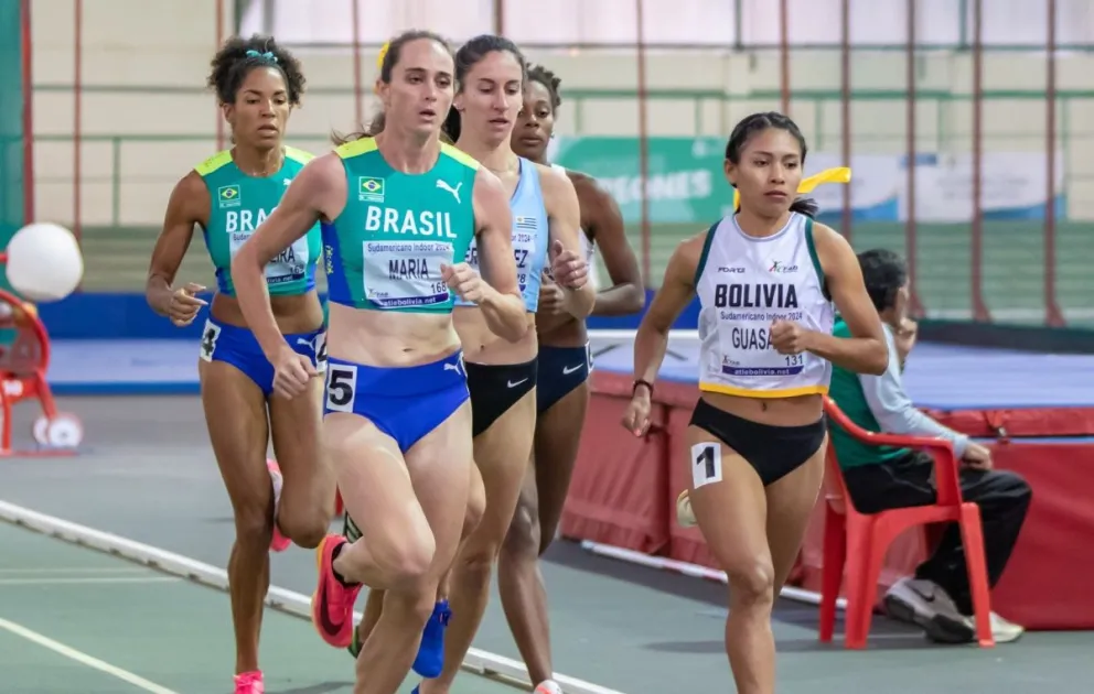 Un grupo de atletas en una edición anterior del Sudamericano Indoor. Foto: FAB.