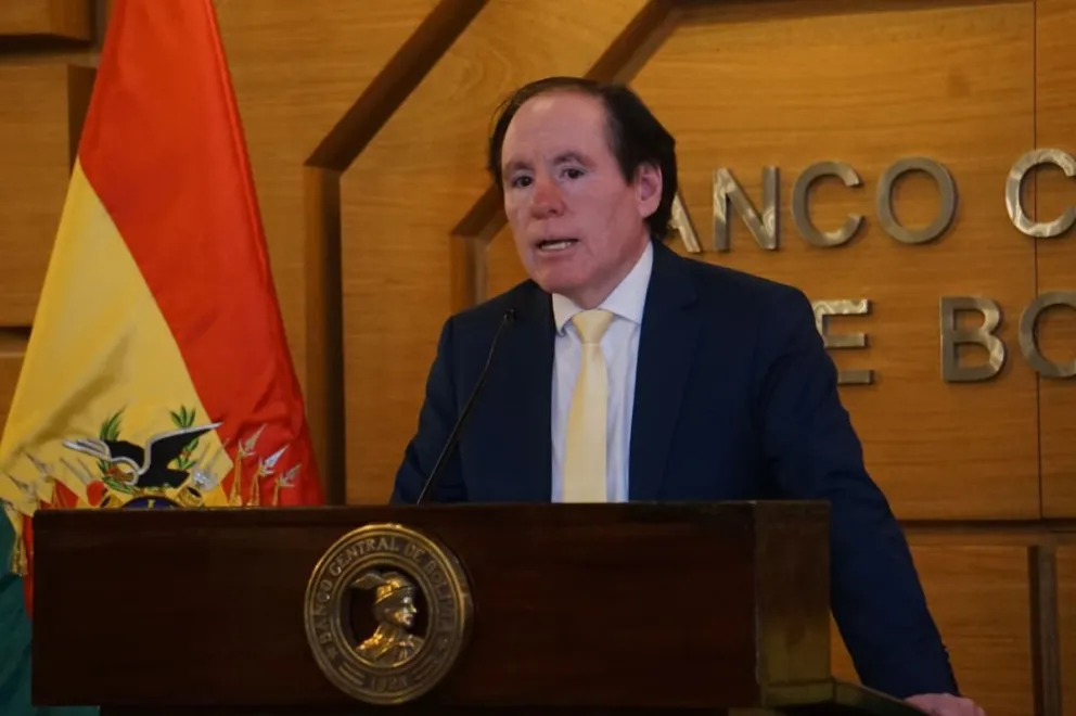 El presidente del Banco Central de Bolivia (BCB), David Espinoza, hoy en conferencia de prensa. Foto: APG