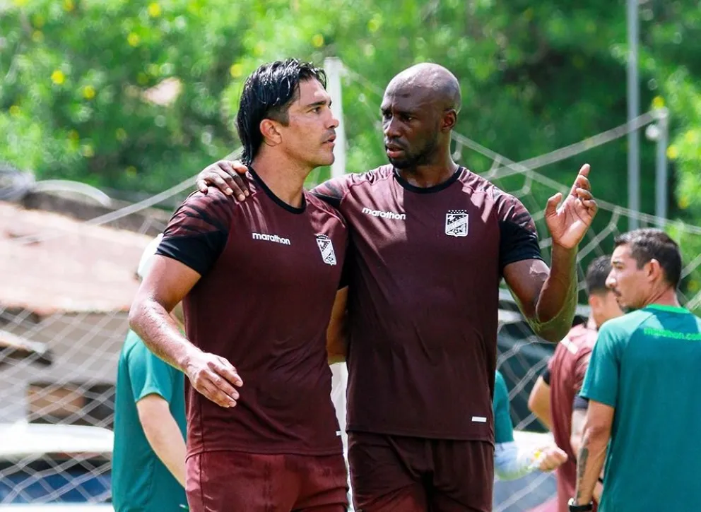 Martins y Mangala en un entrenamiento de los refineros. Foto. COP