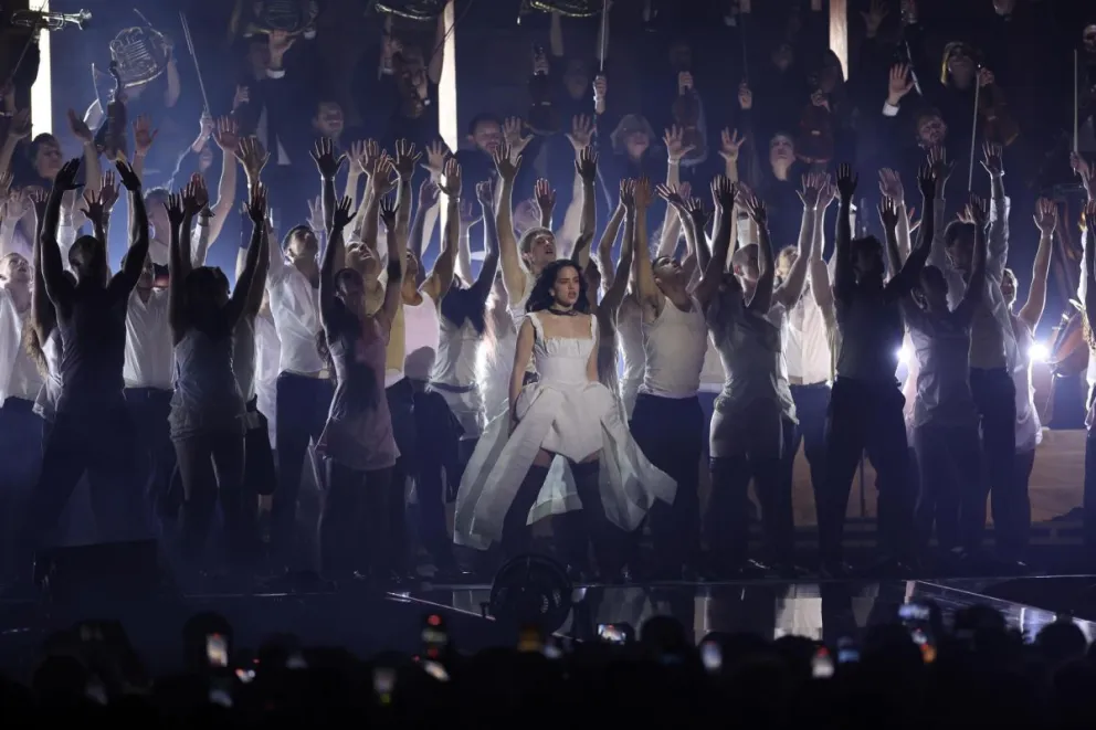 Rosalía actúa durante los Premios BRIT 2026 en el Co-op Live Arena, Manchester, Reino Unido, el 28 de febrero de 2026. EFE/ADAM VAUGHAN