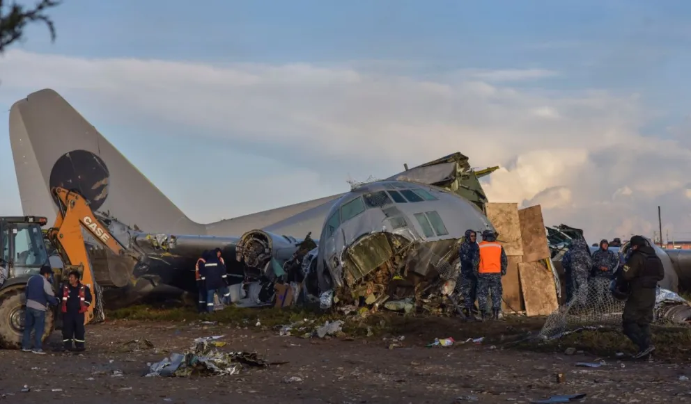 Un día después del accidente ocurrido el viernes, cuando un avión Hércules perteneciente a Transportes Aéreos Bolivianos (TAB) se siniestró. Foto: Marka Registrada.