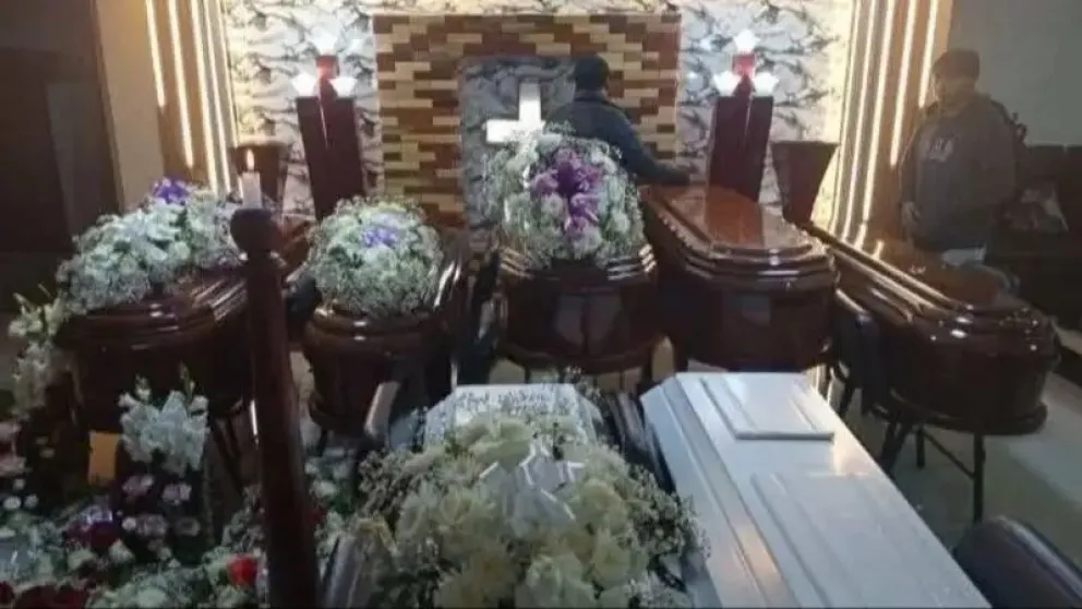 Marcial Pérez perdió a siete familiares, que dejaron en la orfandad a 10 hijos. Él dice que quedó solo, espera que su nieto se recupere, aunque reconoce que su estado es muy delicado, entre sollozos dice que que si "Dios quiere se va a ir". Foto Red Uno