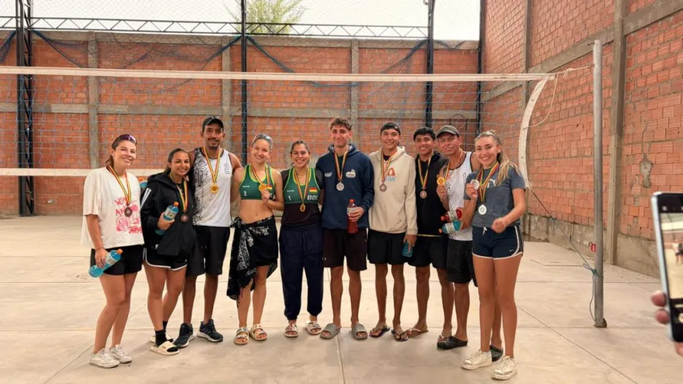 Los premiados de la primera etapa. Foto: Consejo Nacional de Voleibol de Playa.