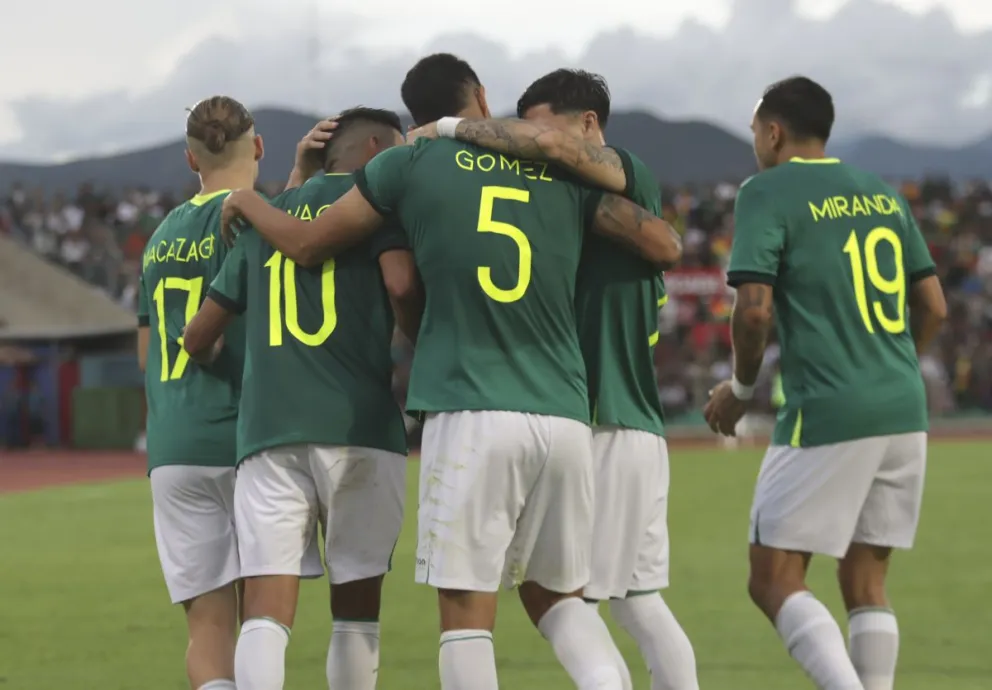 Jugadores de la Selección celebran en el amistoso contra Panamá en Tarija. Foto: APG.