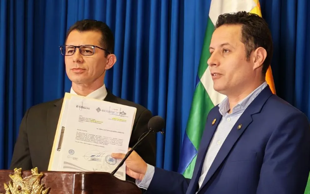 Freddy Vidovic junto al vicepresidente Edmand Lara. Foto: Vicepresidencia