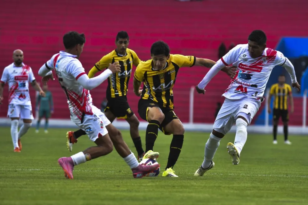 Incidencia del partido que Nacional Potosí y The Strongest jugaron el domingo en la Villa Imperial. Foto: APG