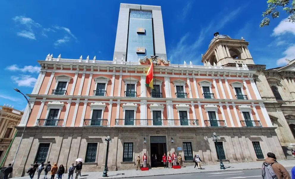 Una vista del viejo Palacio de Gobierno y detrás la Casa Grande. Foto: Visión 360 