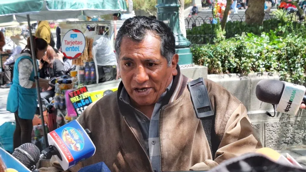 Javier Aranda, dirigente gremial, en contacto con la prensa. Foto: Visión 360 