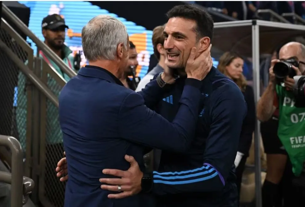 Didier Deschampas y Lionel Scaloni en la final del Mundial 2022 en Catar. Foto: FIFA