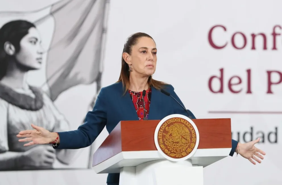La presidenta de México, Claudia Sheinbaum, habla durante una rueda de prensa. Foto: EFE