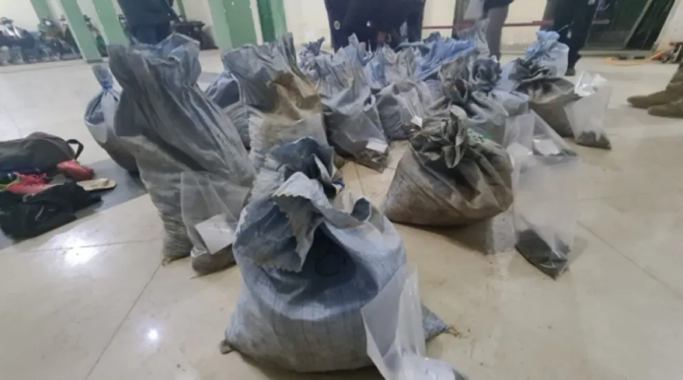 Autoridades originarias de la comunidad de Karachipampa, en Potosí, denuncian que grupos de jucus, entran a pequeños ingenios a robar mineral. Foto El Potosí