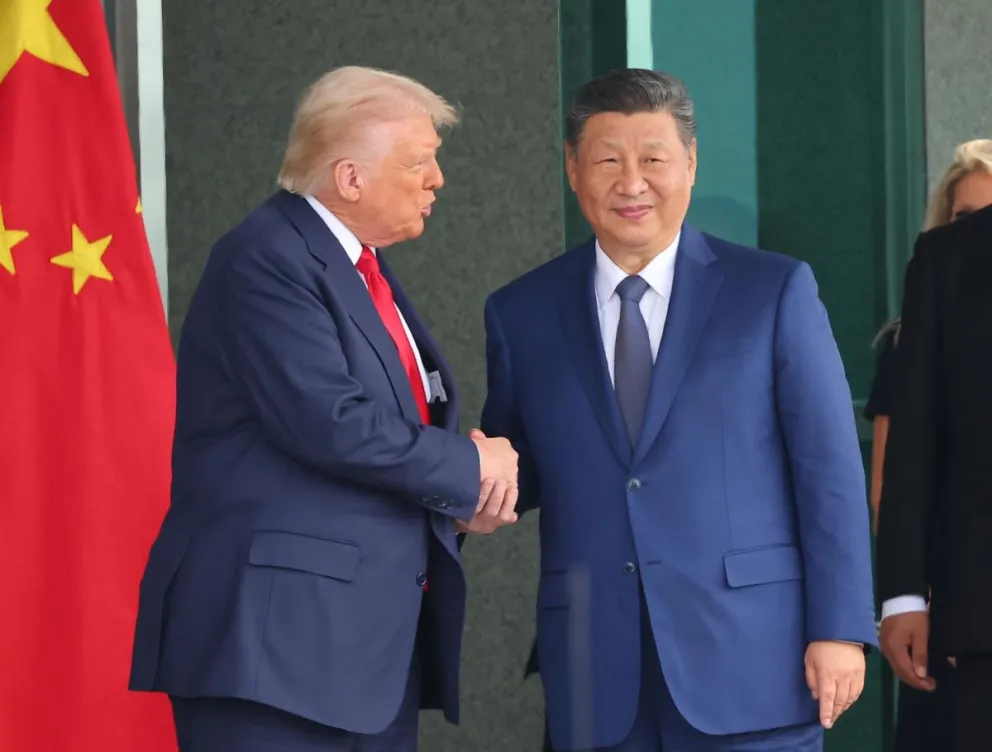 Imagen de archivo del encuentro entre los presidentes Donald Trump y Xi Jinping en Corea del Sur. Foto: EFE 
