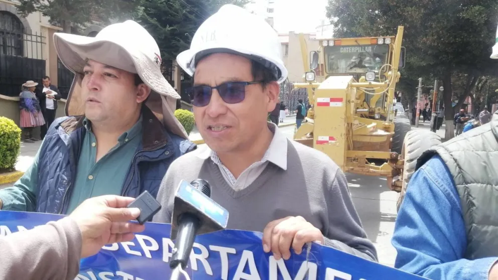 El presidente de la Cámara de la Construcción de Oruro, Oscar Pérez, encabeza las movilizaciones de ese sector en demanda de la aprobación de un decreto que permita el reajuste de los precios unitarios de los materiales de construcción. Foto: CADECO.