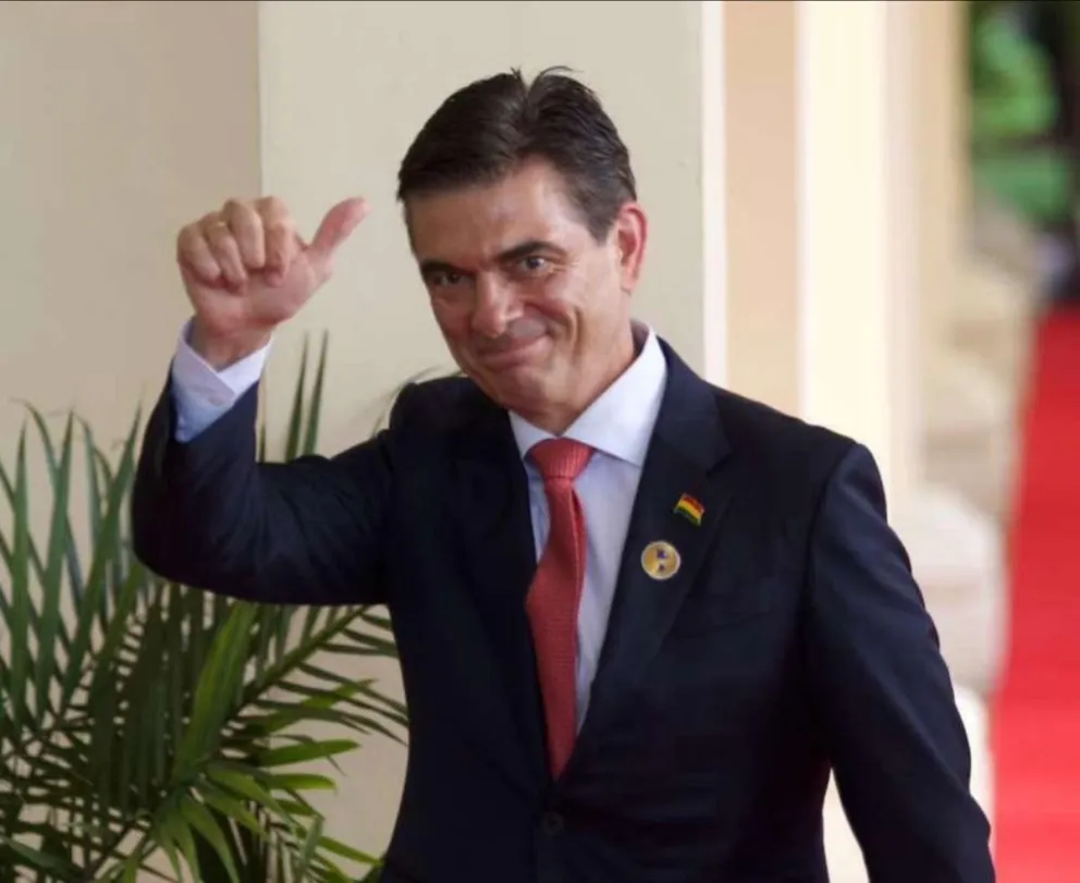 El presidente Rodrigo Paz en el ingreso a la Cumbre. Foto archivo