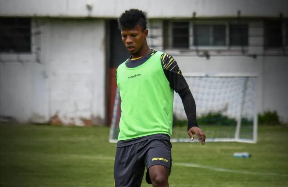 El atacante colombiano Adrián Estadco en uno de los últimos entrenamientos del Tigre. Foto: Club The Strongest