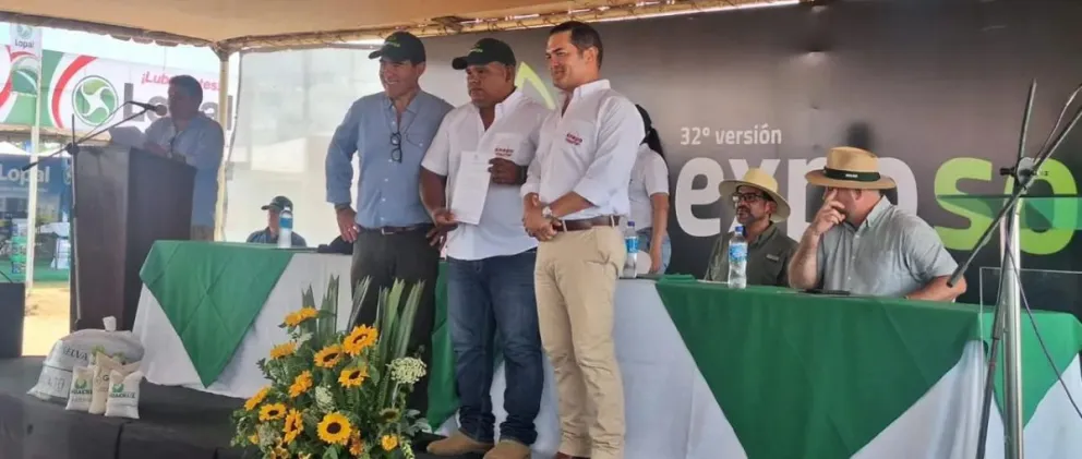 En la Exposoya se informa de la autorización de la semilla genéticamente modificada HB4. Foto: Unitel