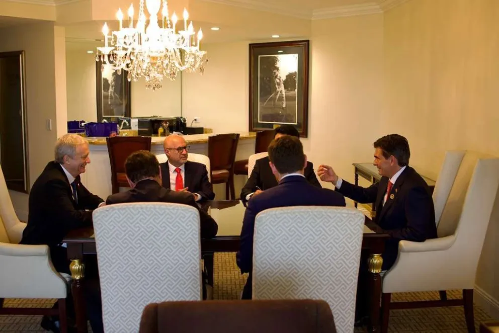 El presidente Rodrigo Paz en reunión con el presidente electo de Chile, José Antonio Kast