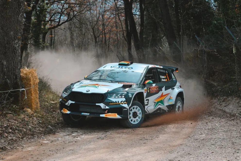 El piloto boliviano va a toda velocidad en la prueba italiana. Foto: Prensa Bulacia.