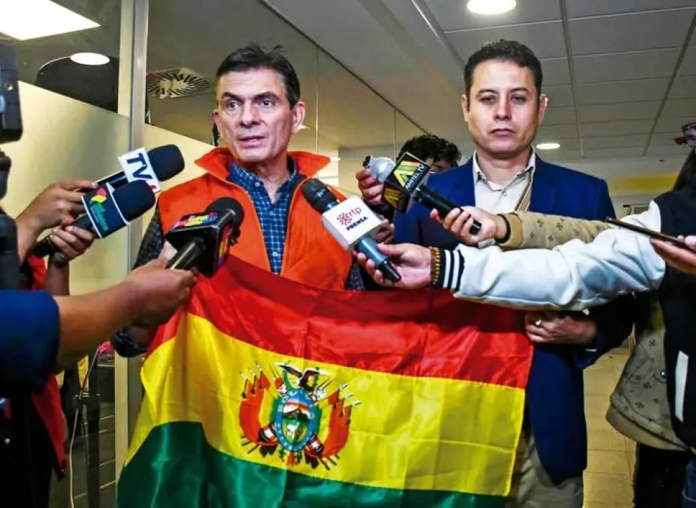 El presidente, Rodrigo Paz, junto al vicepresidente, Edmand Lara, en declaraciones a los medios de comunicación. Foto: RRSS 