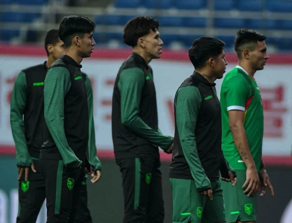 Miguelito Terceros (izq.) en un entrenamiento anterior de la Selección. Foto: La Verde - FBF