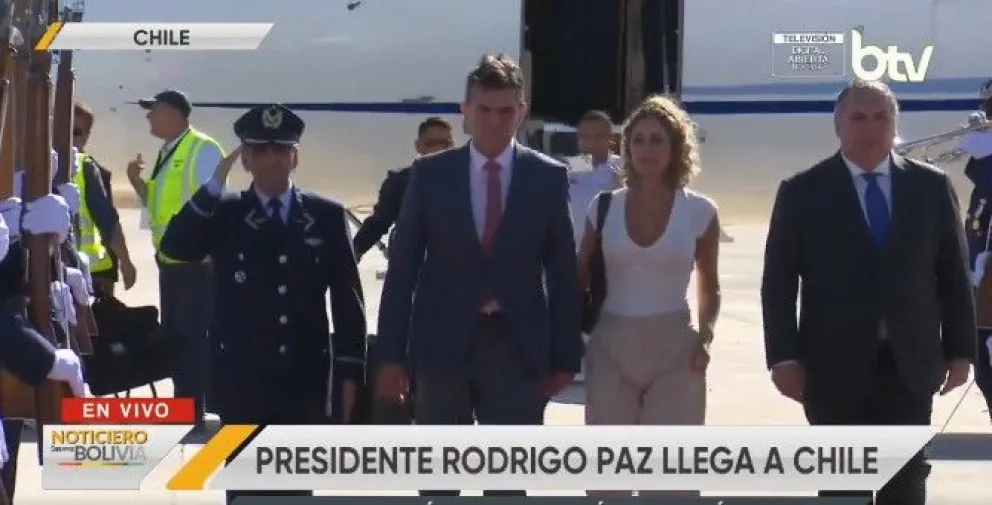 El presidente Rodrigo Paz llegó este martes a Chile para participar en la investidura del mandatario electo, José Antonio Kast. Foto: Captura Bolivia TV