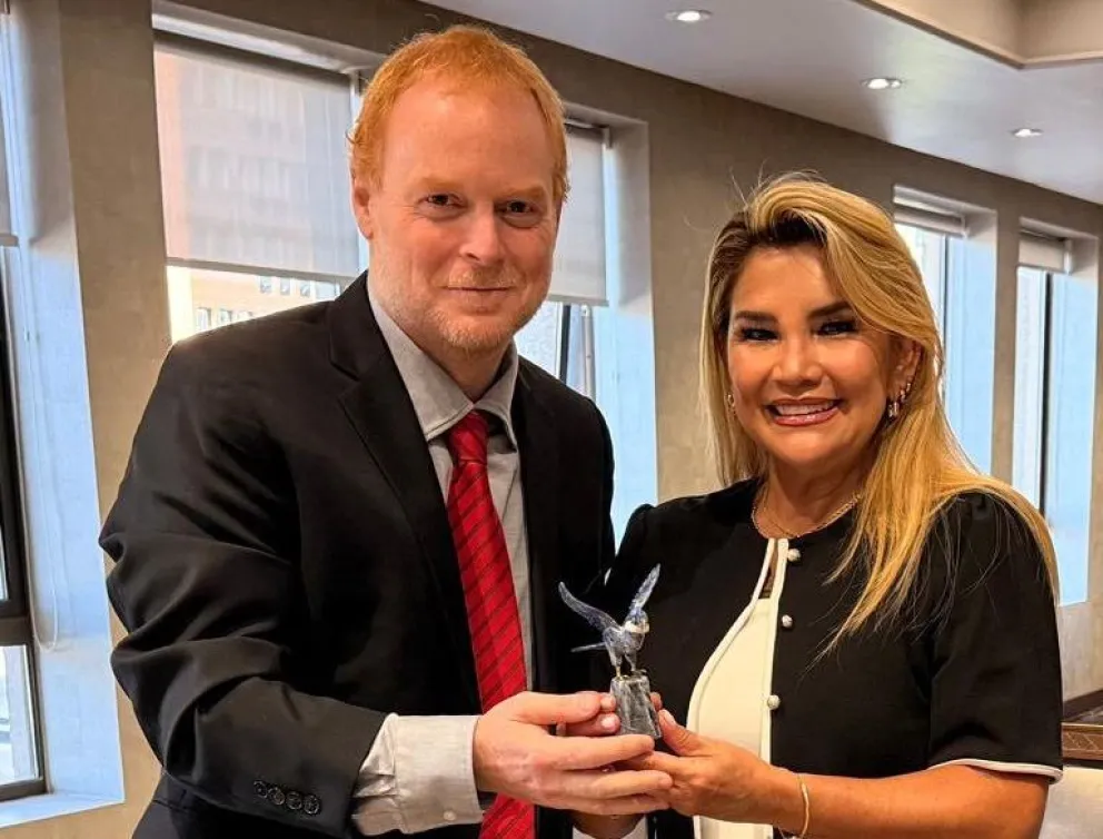 Añez, junto al senador José Manuel Rojo, en Santiago. Foto: Jeanine Añez