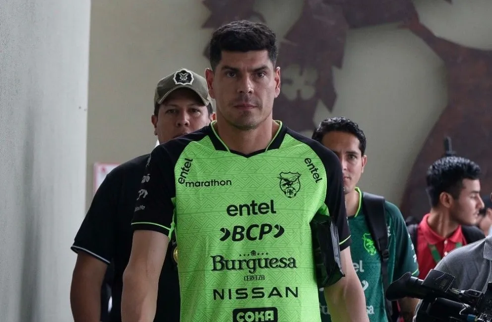 El arquero Carlos Lampe antes del entrenamiento de este martes en el estadio Tahuichi. Foto: APG