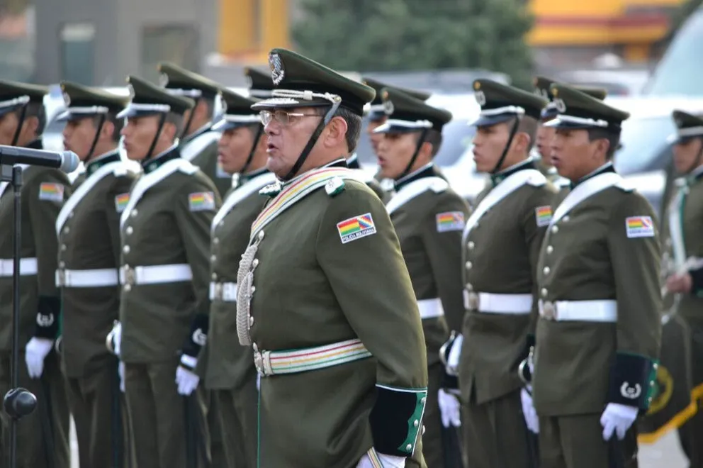 Una foto referencial de efectivos policiales durante un acto anterior. Foto: ABI