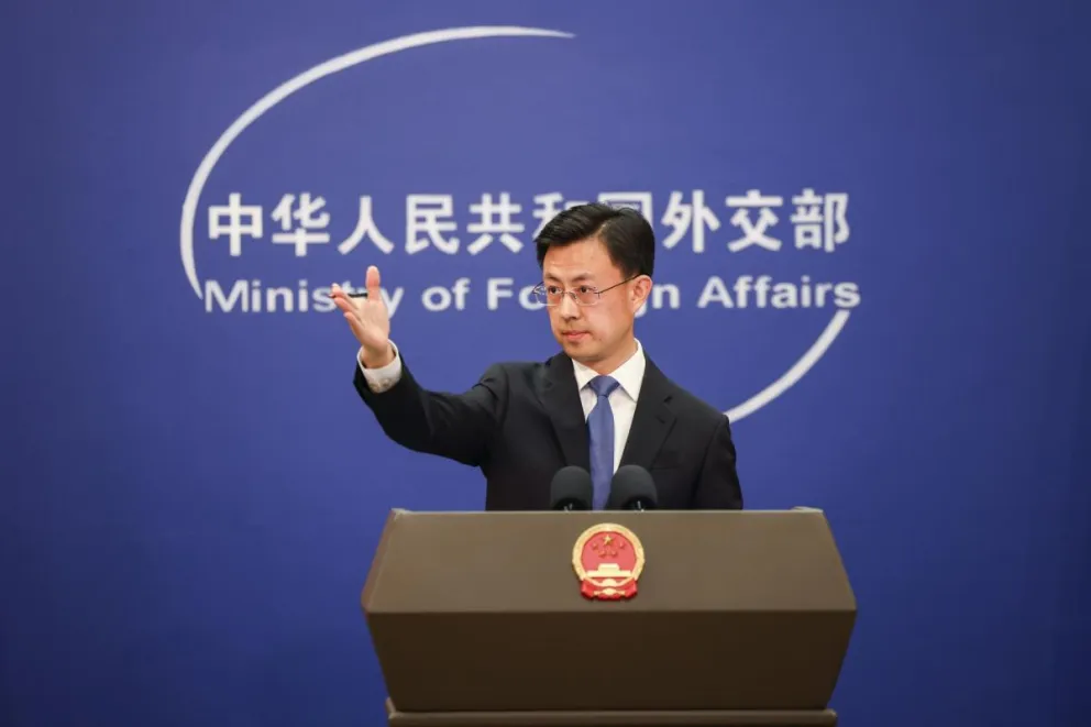 El portavoz del Ministerio de Exteriores de China Guo Jiakun en una imagend earchivo tomada el 1 de abril de 2025 durante una rueda de prensa en Pekín. Foto: EFE