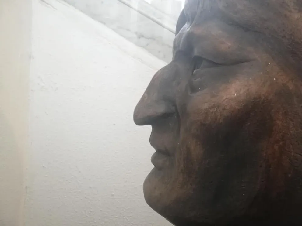 El busto se encuentra en el hall del antiguo Palacio Legislativo. Foto: Paulo Lizárraga A.