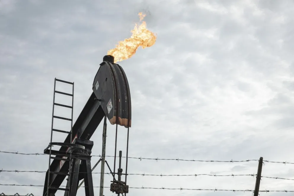 Fotografía que muestra un balancín de petroleo en Cabimas (Venezuela). Foto: EFE