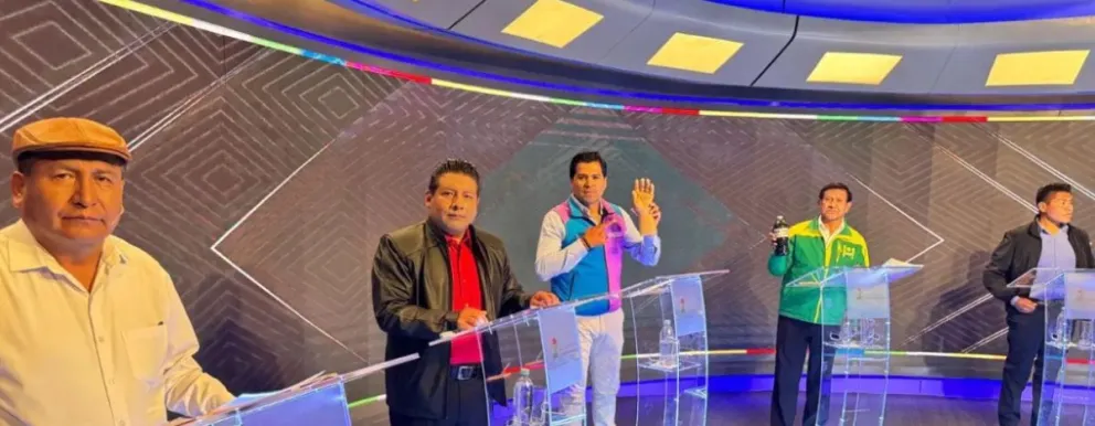 Los candidatos a la gobernación de La Paz en el debate. Foto: Unitel