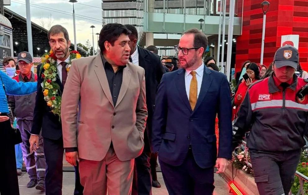 El viceministro de Comercio Exterior e Integración, Rodrigo Arce, y el subsecretario de Estado de Suiza, Francois Voeffray. Foto: Cancillería