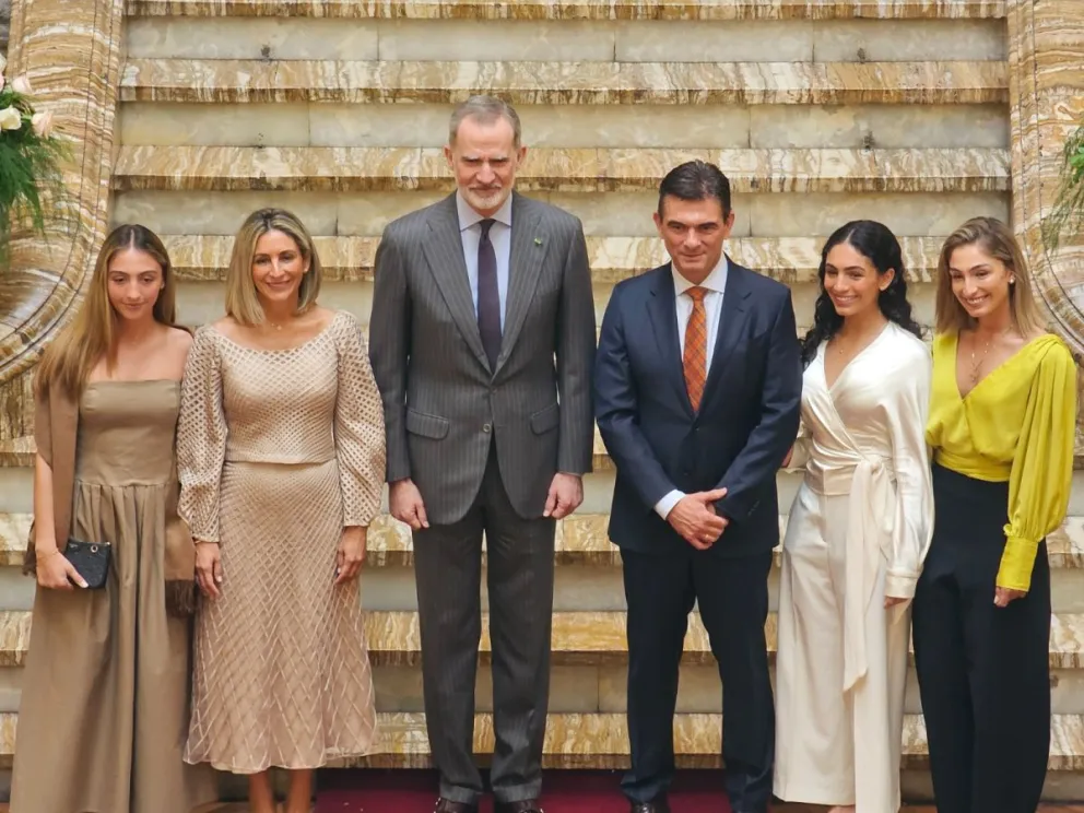 Felipe VI junto Paz y su familia. Foto: DIRCOM 