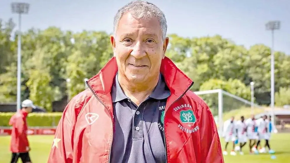 Henk Ten Cate, nacido en Países Bajos, es el director técnico de la selección de Surinam. Foto: Archivo internet