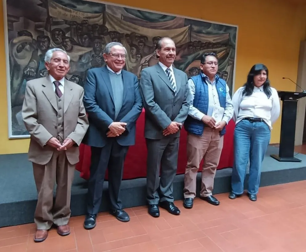 La directiva de la CDLLP fue posesionada en el hall del Palacio Chico por el viceministro de Culturas y Folklore, Andrés Zaratti Chevarría. Foto: CDLLP